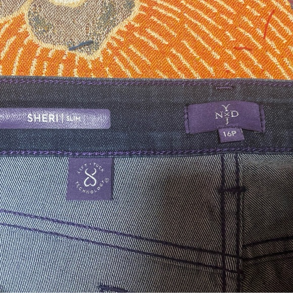 NYDJ -Sheri perfect condition - Picture 4 of 5